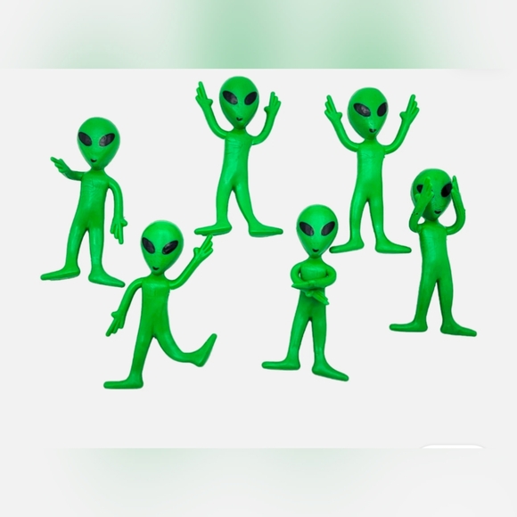 Other - Green Alien Figurine Set